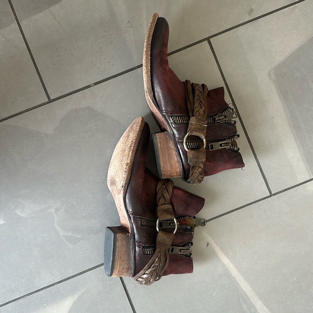 Freebird by Steven 
Size 9
Reddish